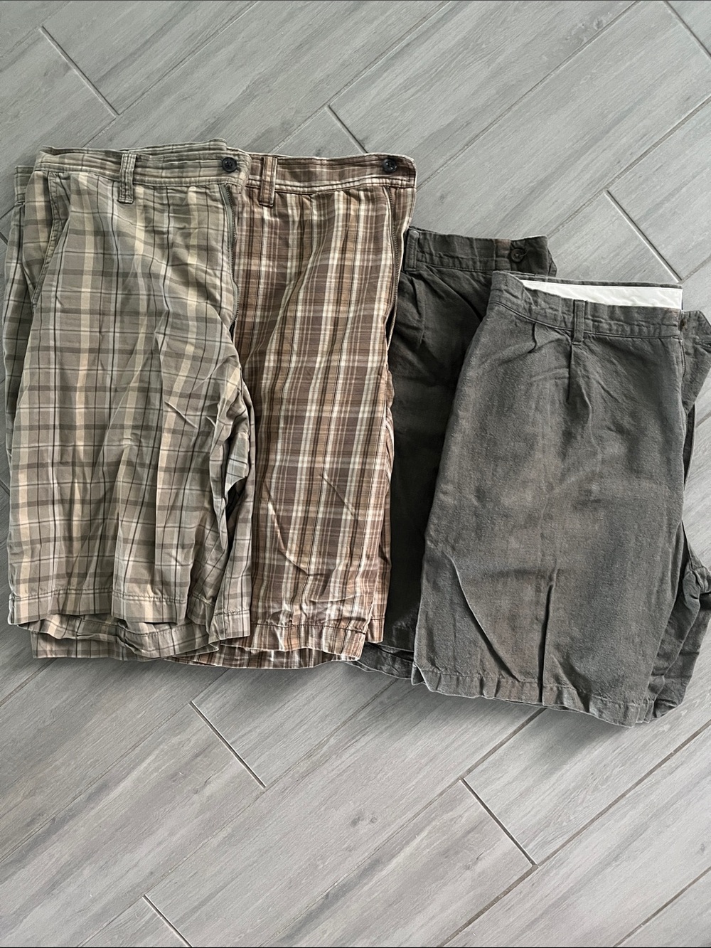 Men's Casual Cotton Shorts - 2 Plaid and 2 Solid Styles in green  & Gray - 4
